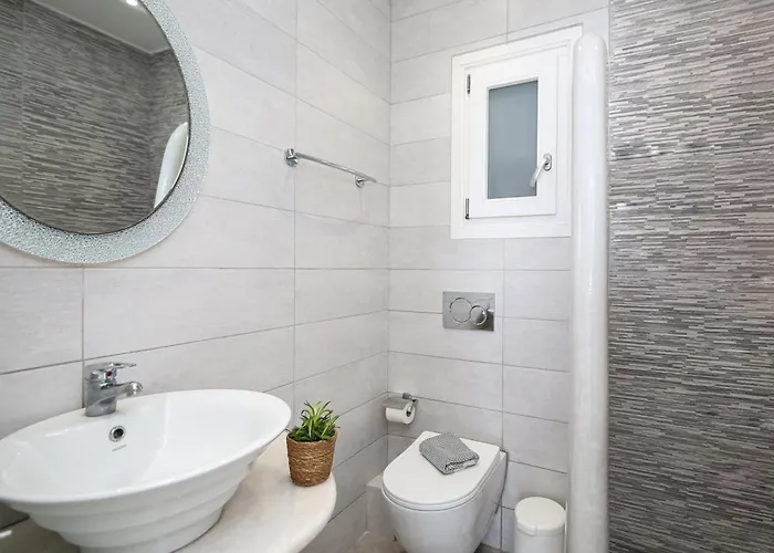 Augusta & Apartment Naoussa