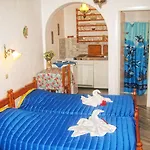 Augusta & Apartment Naousa (Paros)