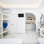 Augusta & Apartment Naousa (Paros)