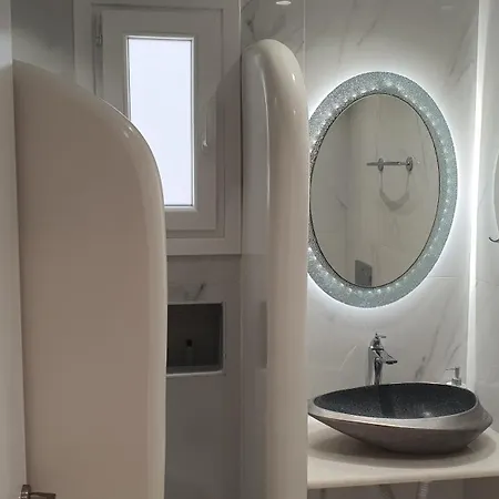 Augusta & * Naousa (Paros)