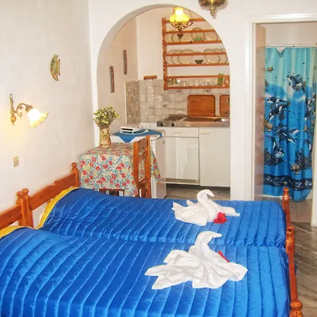 Augusta & Apartment Naousa (Paros)