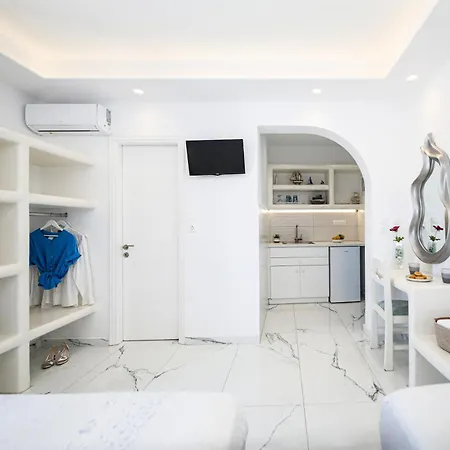 Augusta & Apartment Naousa (Paros)