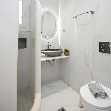 Augusta & * Naousa (Paros)