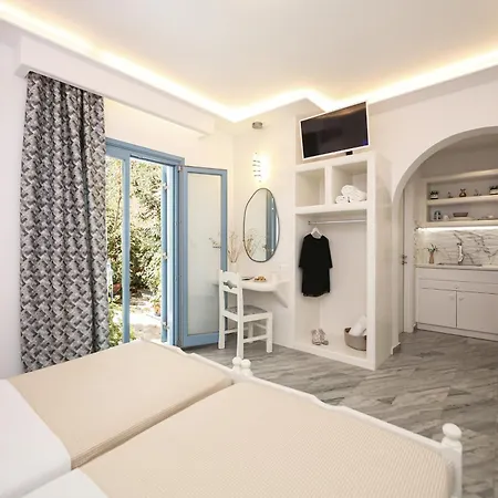 Augusta & * Naousa (Paros)