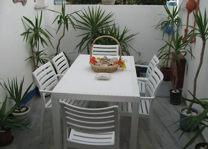 Augusta & * Naousa (Paros)